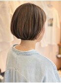 大人可愛い感じの雰囲気。オン眉&ラウンド前髪のおしゃれボブ