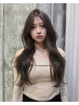 レイヤーカット × ナチュラルブラウン