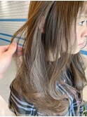 肌のトーンが確実にアップする!大人ベージュ