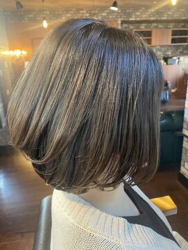 オンザライン(ON THE LINE) ツヤ感丸みボブ　アッシュカラー　透明感カラー