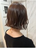 ミディアムボブ　切りっぱなし　外ハネ　アッシュブラウン