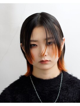 ソラーナ(SOLANA) 毛先だけブリーチできつねカラー!顔周りには姫カットでレイヤー