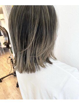 マリズ(MARI’s) 外国人風カラー