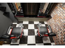 フレッシュネスバーバーショップ(FRESHNESS BARBER shop)の雰囲気（カッコいいバーバーチェアが自慢！）