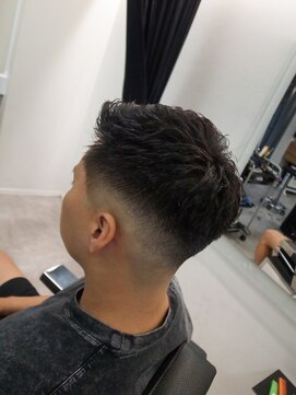 イントロバイフィーネ 渋谷(INTRO . by Fi-Ne) バーバースキンフェードアイロンパーマウェーブアップ/渋谷