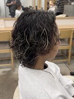 アイトーキョーリタ 渋谷(AI TOKYO Rita) サーフカールハイライトルーズパーマバズカットマレットヘア眉毛