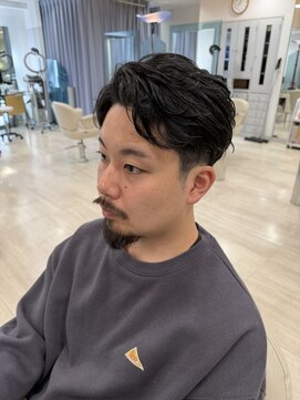 クオーター(QUARTER) クセを最大限にかっこよく!センターパート