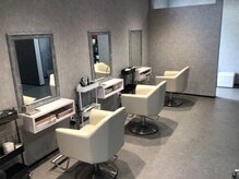ヘアーアンドメイク ビディア(HAIR&MAKE BIDEA)の雰囲気（落ち着いた雰囲気の店内）