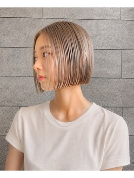 ゴットラトゥール(GOTTO LATOUR) ぱつっとボブのハイトーンベージュカラー☆