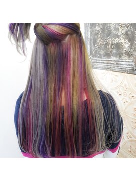 ネイロ(NE/LO) カラフルインナーカラー×シルバーアッシュ