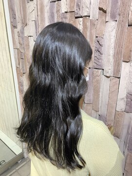 ラテ(latte) 暗めトーンでも透明感◎な艶ロング