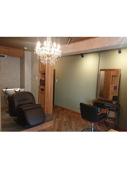 ウッド調の落ち着いた空間◇マンツーマン施術で贅沢な美容時間を堪能できる、癒しSalon―。