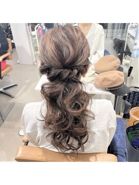 ビューティーサロンラエラ(Beauty salon laera) エアリー感のあるローポニーテール/結婚式・デート