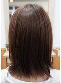 外ハネにもできるミディアムヘアー