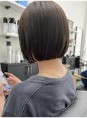 切りっぱなし　ぱっつんボブ　前下がりボブ