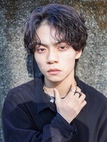 カライング(ing)&nbsp;スーツ短髪ツーブロック束感モテる黒髪シークレットパーマ流行