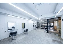 プレイ(PLAY)の雰囲気（広々とした店内でゆっくりお過ごしいただけます。）