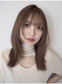 顔周りレイヤーカットくびれヘアミルクティーベージュカラー