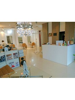 明るく開放的で清潔感のある空間でリラックスしながら施術を受けられる！上質なひとときをお届け◎