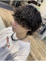 フィフス(fifth)&nbsp;原宿ゆるめ波巻きスパイラルパーマメンズカットマッシュウルフ