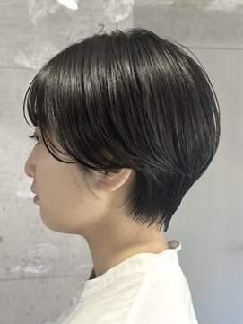 ルイ(ROUIS produced by LUCK 津田沼) ハンサムショート/暗髪/似合わせカット/大人ショート