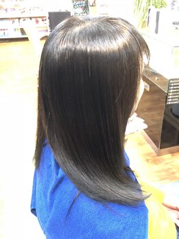 アミ美容室の写真/年齢特有の「うねり・広がり」にアプローチ。髪の芯から栄養を満たし、あの頃のような素直な艶髪へ