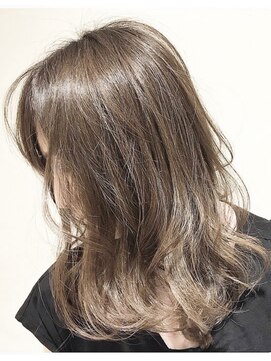 リボロ(Rivoro) ナチュラルセミロング_ハニーパールベージュ