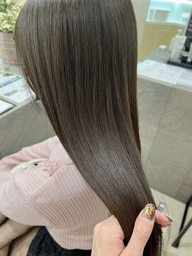 クララ ヒロシマ(CLALA Hiroshima) オリーブベージュの透明感カラー