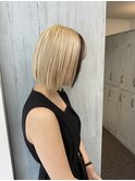 ハイトーンベージュにポイントカラー