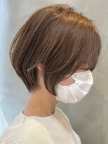 大人ショートボブ白髪ぼかしハイライト顔周りレイヤー丸みボブ