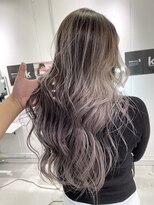 キング(K!ng) ハイライトカラーミルクティーベージュレイヤーカット