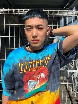 リコヘアー(LiCO HAIR) 那覇/刈り上げセンターパート/波巻きツイストスパイラル