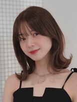 アンアミ オモテサンドウ(Un ami omotesando) くびれミディアムボブのハッシュカットに、シースルーバングとヘ