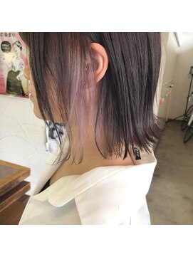 アッシュタカサキ(ash takasaki) 10代20代 切りっぱなしボブ×外はね@インナーカラー