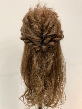 アヴソリューク(Absoluk) パーティーハーフアップ