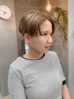 テトヘアー(teto hair) 刈り上げショート、ハンサムショート、ブリーチカラー、ベージュ