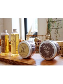 髪に優しい厳選されたオーガニックトリートメントで、髪本来の美しさを実感♪上質なツヤ感と質感を実現◎