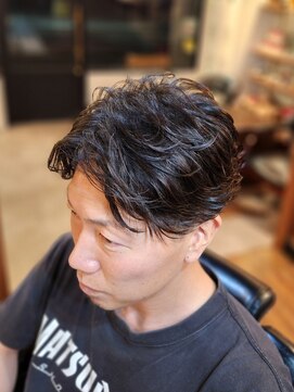 アンドザバダス(&THE BADASS) ツーブロック×フェザーパーマ