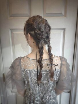 アロマ ヘアー ルーム 新宿3号店(AROMA hair room) ツイン編み込みアレンジリボン付き/ガーリー/華やかスタイル