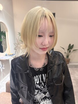 ロア(LORE) ホワイトカラー/2ブリーチ~/ブロンド