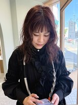 イム(yim)&nbsp;ラズベリーレッド×オン眉とニュアンスウェーブ