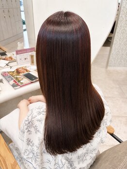 クイーンズゲート 昭和パレス店の写真/真っ直ぐすぎない自然で柔らかいストレートヘアになれる!ずっと触っていたい憧れの褒められる髪へ。