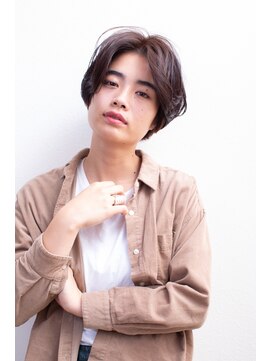 アームスヘアー(ARMS HAIR) センターパートのハンサムショート