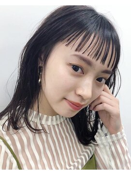 ベル 銀座並木通り店(Belle) アパレル系に大人気。顔が明るく見えるシースルーショートバング