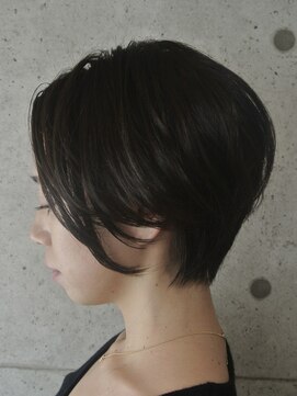 リノ(Lino) 前髪なしショートCOOLレイヤー