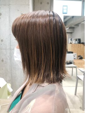 ライラ(Lyla) guest hair 肩にあたって跳ねる　切りっぱなしボブ