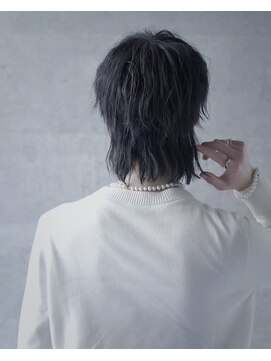 シン(syn) マッシュウルフ　バックシルエット