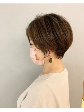 ウノプリール 西梅田ハービスプラザ店(uno pulir) 大人女性のくびれショート【新里】