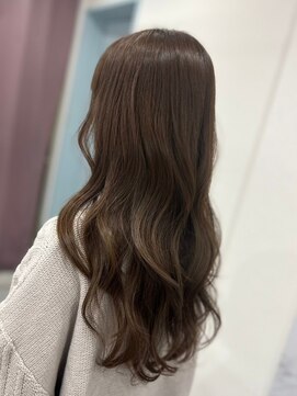 エレラビューティー(ELERA beauty) 韓国風レイヤー/小顔カット/オリーブベージュ