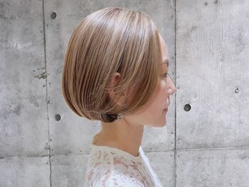 リトマス 二子玉川(litmus)の写真/【脱白髪染め】白髪染めではできない、白髪を活かして魅せるカラーで上品な仕上がりに。